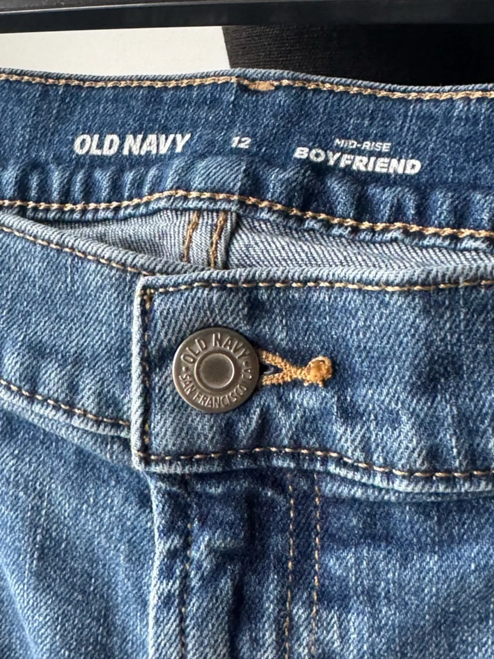 Old Navy Women's Medium Blue Distressed  Midrise Boyfriend raw hem cropped jeans - Picture 2 of 6